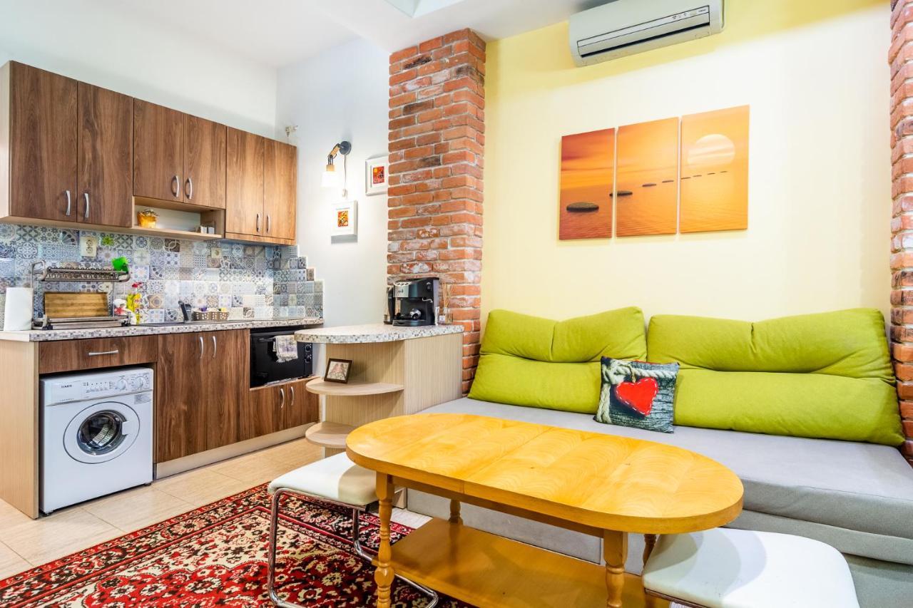 Barcelona Colorful Central Studio W Green Backyard Sofia Exterior photo